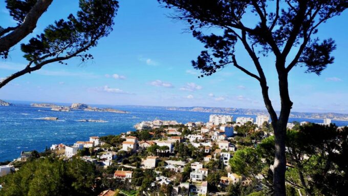 Marseille: Local Neighborhoods Guided Walking Tour - Starting Location and Route