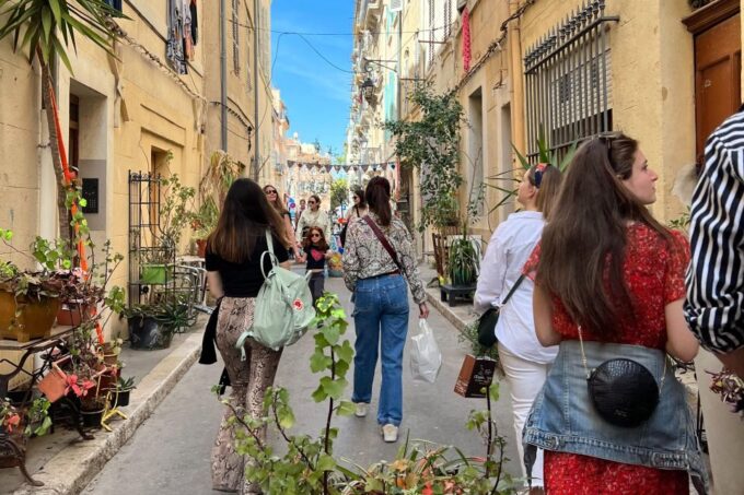 Marseille: No-Diet Club Local Food Tasting and Walking Tour - Diverse Delicacies With Food Guide