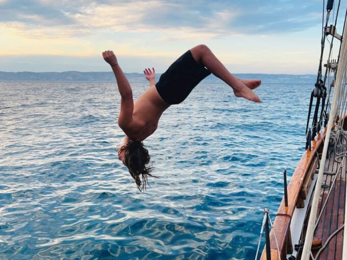 Marseille: Sailing Day Cruise With Lunch - Booking and Cancellation Policy