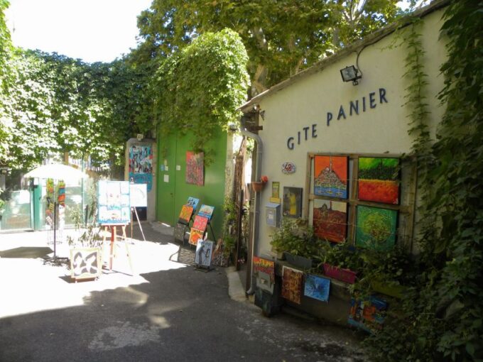 Marseille: Self-guided Like a Local Highlights Day Tour - Exploring the Old Town