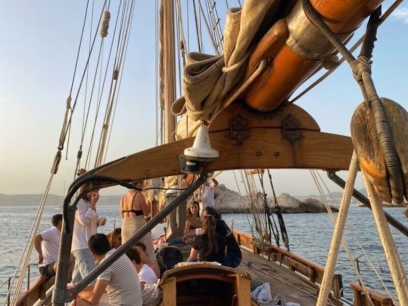 Marseille: Sunset Sailing Dinner in the Frioul Archipelago - Yacht Eleanor Mary and Sailing Experience