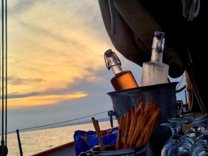 Marseille: Sunset Sailing Dinner in the Frioul Archipelago - Visiting the Frioul Archipelago