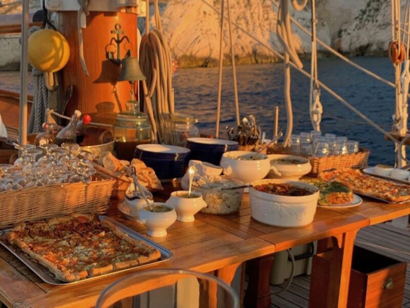 Marseille: Sunset Sailing Dinner in the Frioul Archipelago - Organic Wines and Dinner