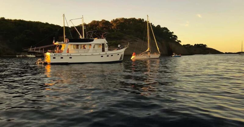 Marseille: Unforgettable Sunset Private Boat Experience - Boat and Amenities