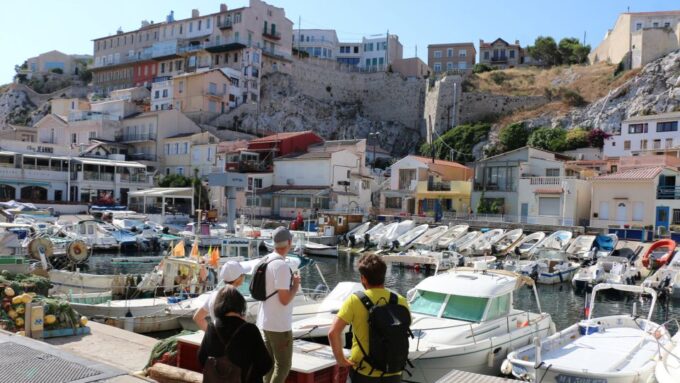 Marseille: Urban Hiking Tour With a Local Guide - Hydration Stations and Sunscreen