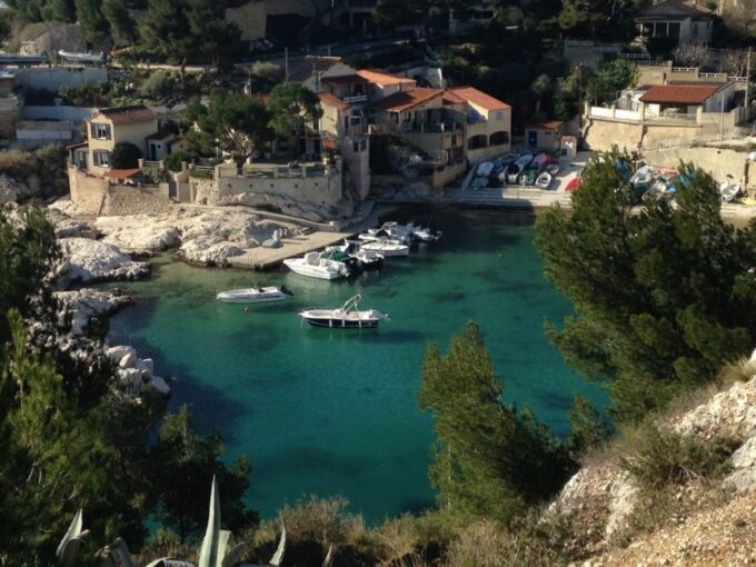 Marseilles: Between Land and Sea 8-Hour Tour - Exploration of Le Panier District