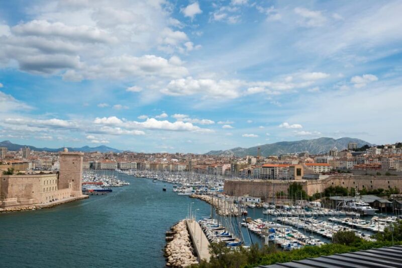 Marseille's Festive Spirit: A Christmas Walking Tour - Taking in the Festive Spirit