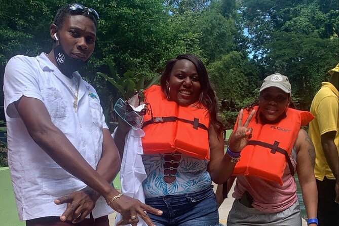 Martha Brae Bamboo River Rafting Tour From Ocho Rios - Accessibility and Accommodation