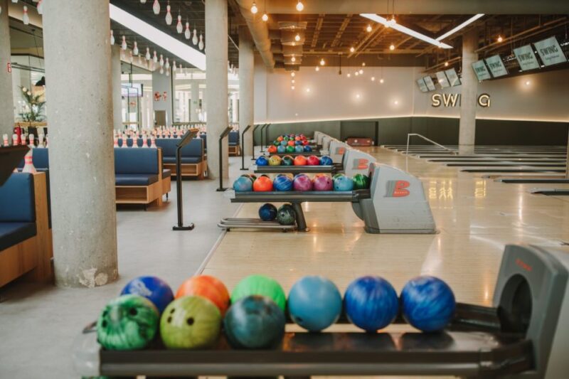 Maspalomas: Bowling Session Entry Ticket at Holiday World - Bowling Facility and Amenities