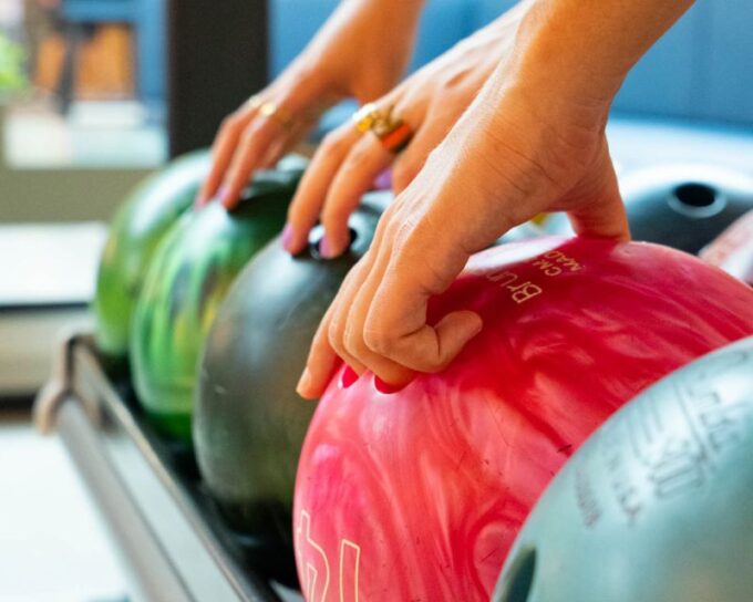 Maspalomas: Bowling Session Entry Ticket at Holiday World - Cancellation and Refund Policy