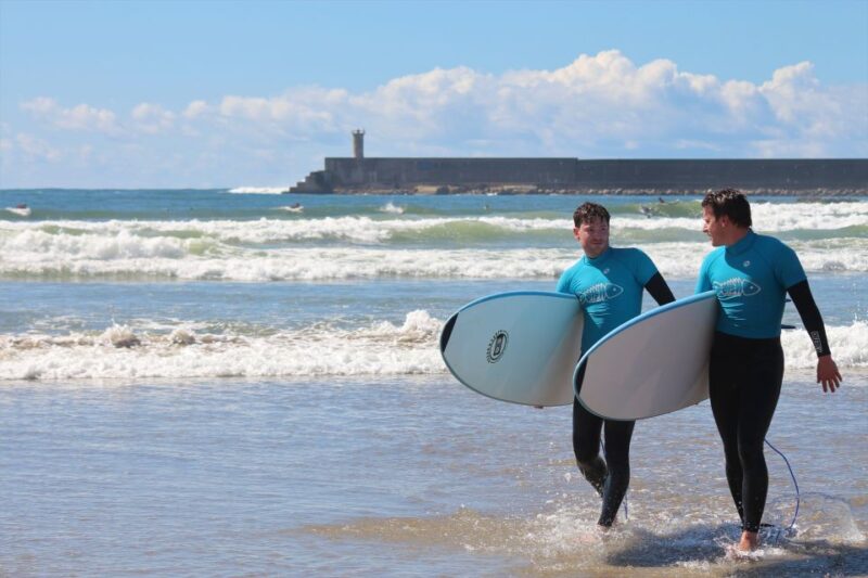 Matosinhos: Surfing Lesson With Equipment - Accessing the Surf School