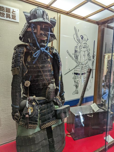 Matsumoto Castle Tour & Samurai Experience - Exploring Matsumoto Castle