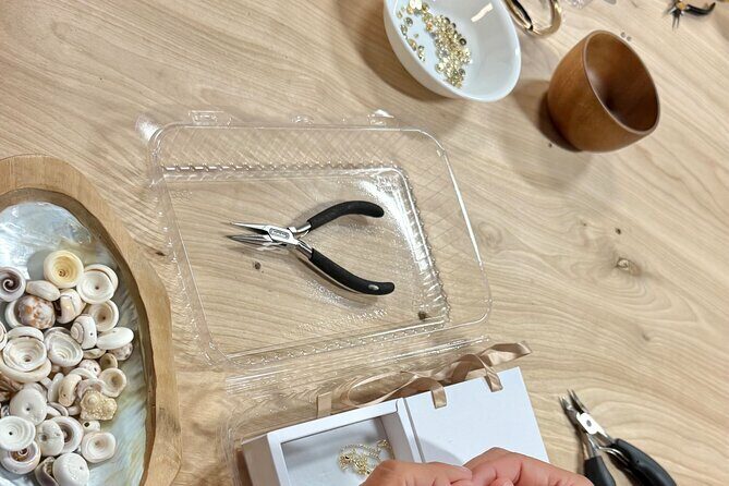 Maui Jewelry Making Class with Puka Shells and Pearls - Authenticity and Suitable Audience