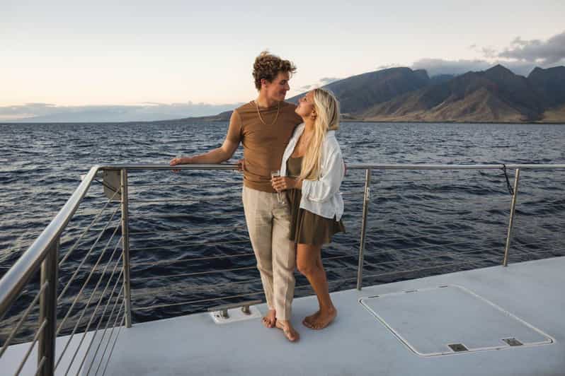 Maui: Luxury Catamaran Alii Kai Royal Sunset Dinner Cruise - Dining Experience