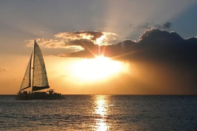 Maui: Maalaea Catamaran Sunset Sail With Appetizers - Key Points