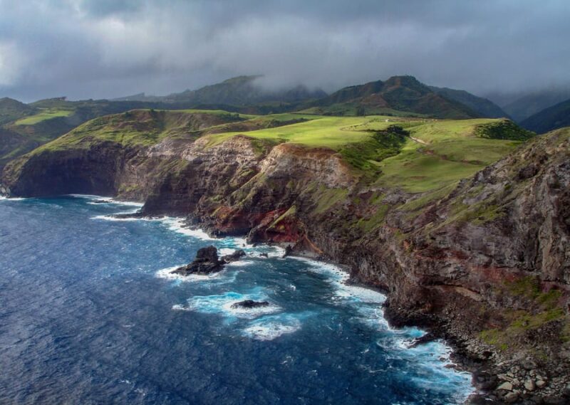 Maui: Waterfalls of West Maui and Molokai Helicopter Tour - Helicopter Flight Details