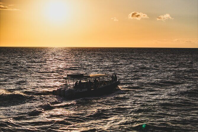 Mauna Kea Signature Sunset Coastline Cruise - Key Points
