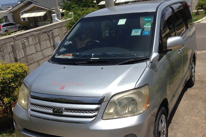 MBJ Airport Round Trip Private Transfer for Runaway Bay Hotels - Convenience and Comfort Features