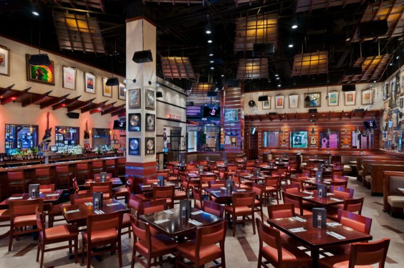 Meal at the Hard Rock Cafe Hollywood Florida - Dining Experience