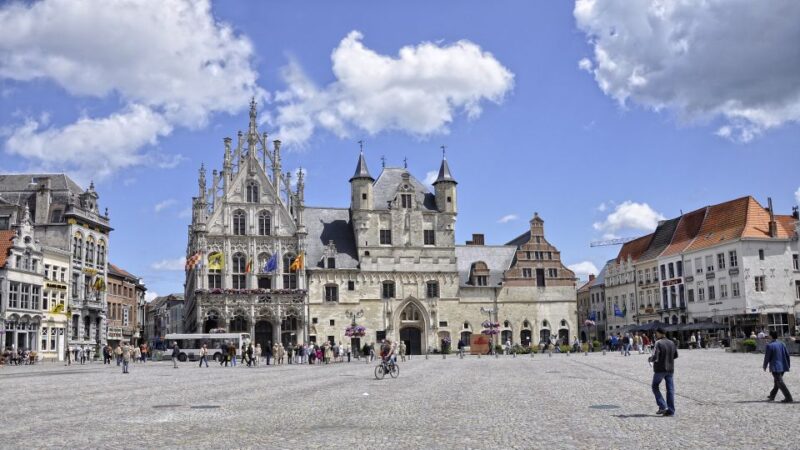 Mechelen: Escape Tour - Self-Guided City Game - Engaging Historic City Game