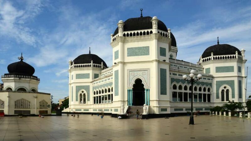 Medan: Highlights City Sightseeing Guided Group Tour - Key Points