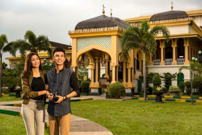 Medan: Highlights City Sightseeing Guided Group Tour - Authenticity and Insights From Reviews