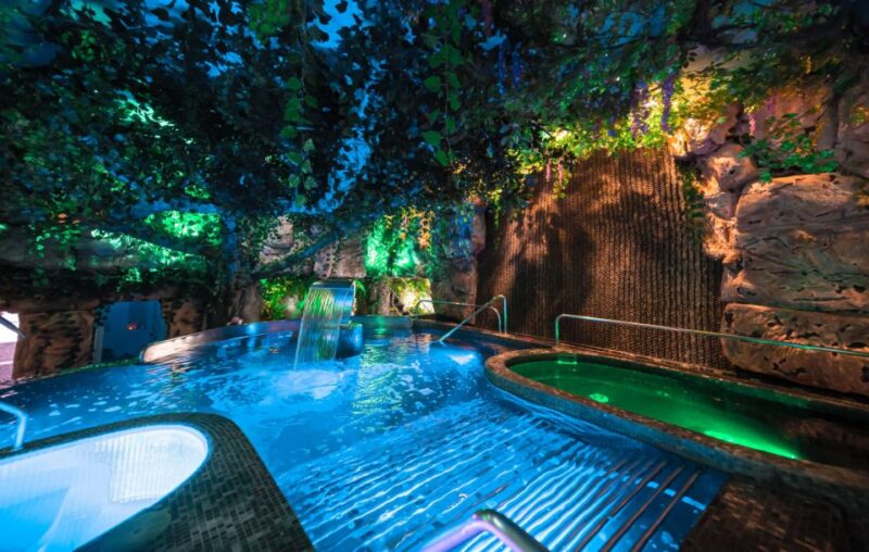 MedelIín: Full Body Massage and Water Therapy Experience - Key Points