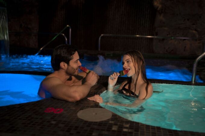 MedelIín: Full Body Massage and Water Therapy Experience - Visitor Guidelines