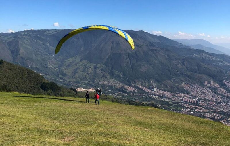 Medellín: 15-Minute Paragliding Flight - Inclusions