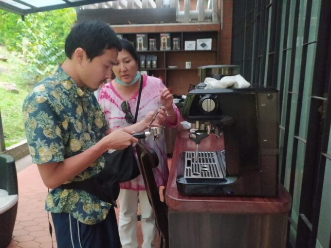 Medellin: Avoeden Café Coffee Brewing Workshop - Customizable Coffee Experience