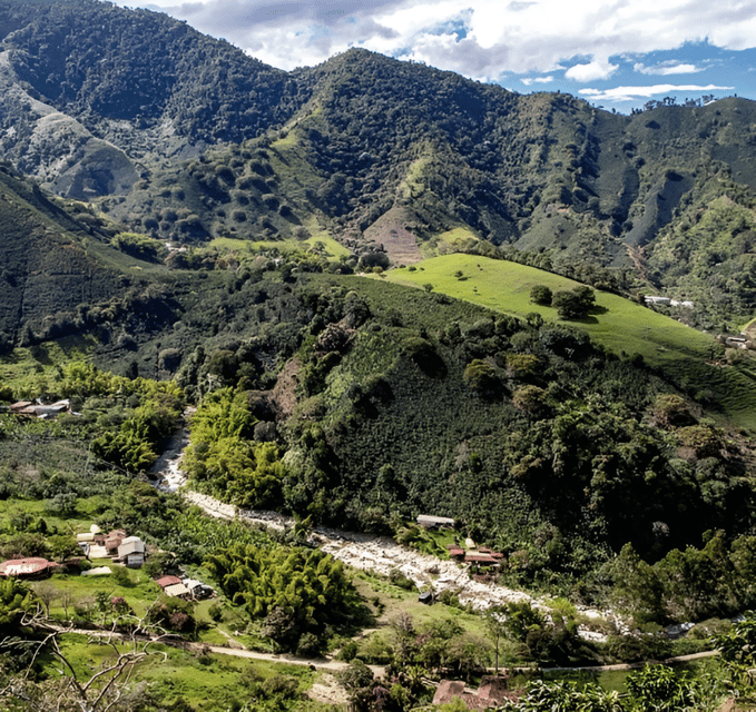MEDELLIN: BETANIA TOUR + MACHU PICCHU VIEWPOINT + CHIVA TOUR - Pickup Locations and Schedule