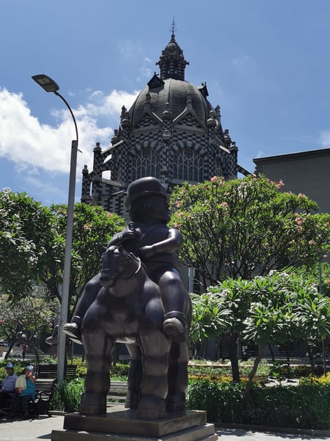 Medellín: City Center Tour Beyond the History and New Valley - Blend of Modernity and Tradition