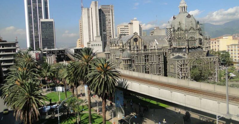 Medellin City, Comuna 13 and Arvi Park Private Tour - Key Points