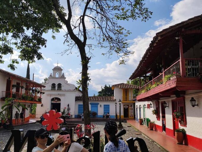 Medellin City Tour, 5 Hours With Art Book Included - Tour Duration