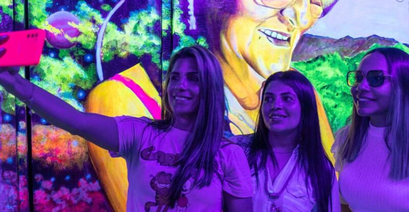 Medellin: City Tour & Comuna 13 Graffiti Tour - Key Points
