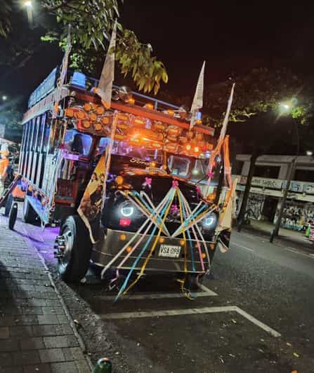 MEDELLIN CITY TOUR IN TRADITIONAL CHIVA RUMBERA - Key Points