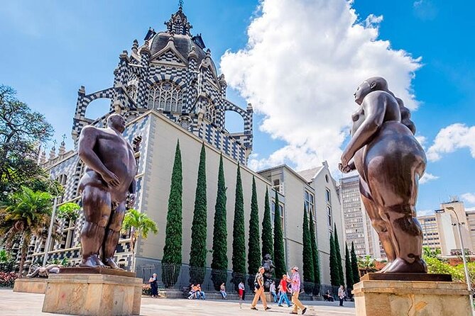 Medellín CityTour + Botero Plaza + Metro and Metrocable + Comuna 13 - Inclusions