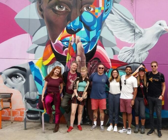 Medellín: Comuna 13 District Tour With Cable Car Ride - Exploring Comuna 13s Street Art