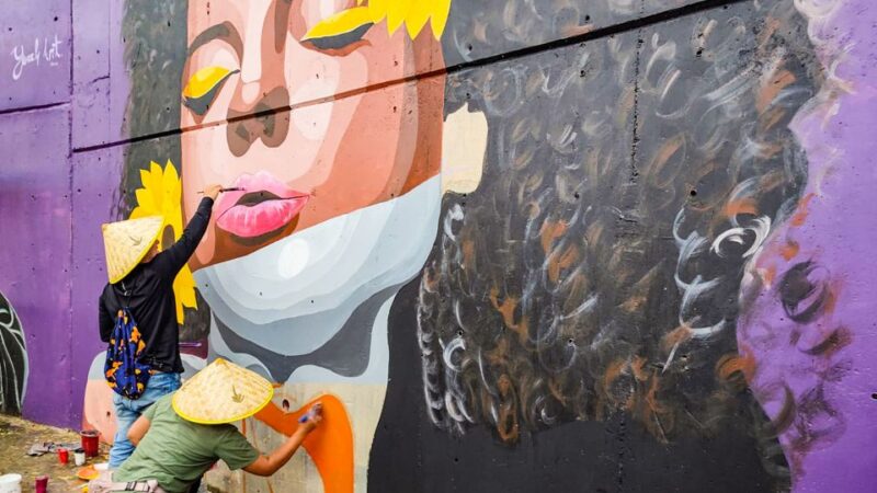 Medellin: Comuna 13 Graffiti Tour, Street Food and Cable Car - Experience Highlights