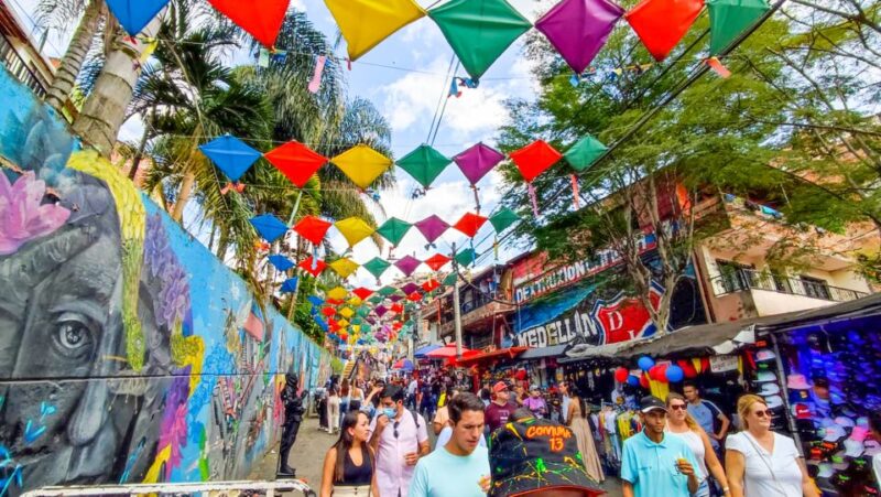 Medellin: Comuna 13 Graffiti Tour, Street Food and Cable Car - Customer Reviews and Ratings