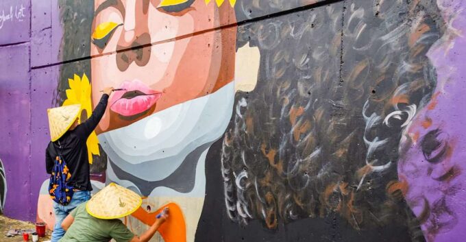 Medellin: Comuna 13 Graffiti Tour, Street Food and Cable Car - Getting to the Starting Point