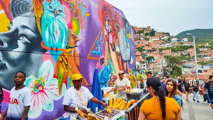 Medellin: Comuna 13 Graffiti Tour, Street Food and Cable Car - Things to Bring and Remember