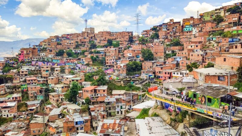 Medellin: Comuna 13 Graffiti Tour, Street Food and Cable Car - Tour Itinerary