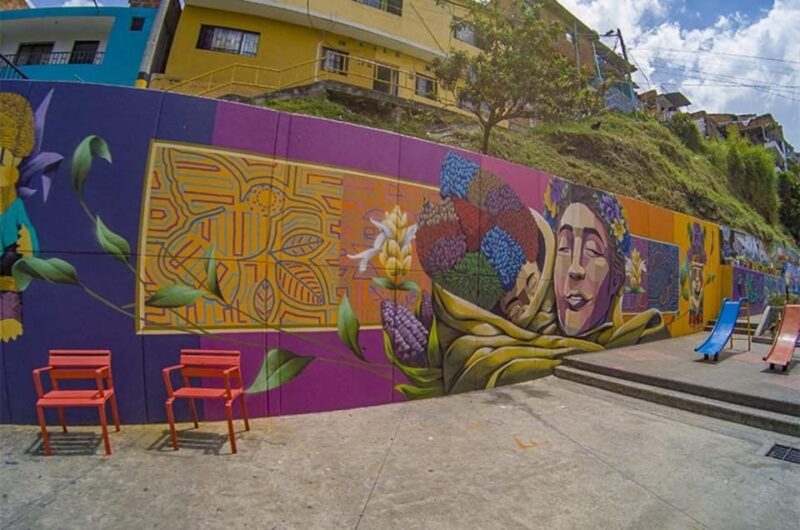Medellin: Comuna 13 Graffiti Tour With Snacks Included - Key Points