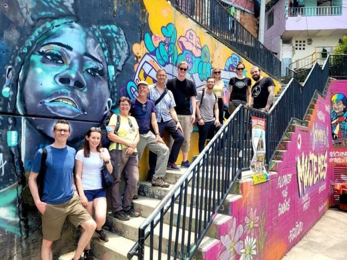 Medellin: Comuna 13 Graffiti Tour With Snacks Included - Exploring Comuna 13
