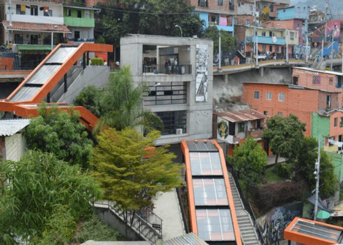 Medellin: Comuna 13 Graffiti Tour With Snacks Included - Preparing for the Experience