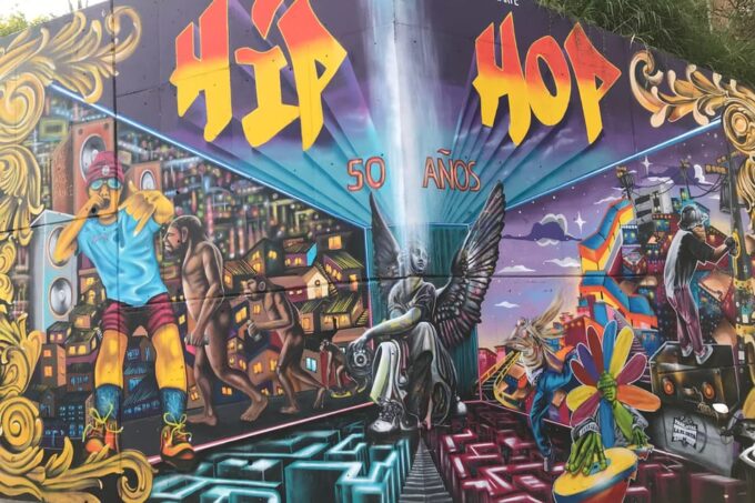 Medellín: Comuna 13 (Graffitour) Discover the Transformation - Visit to Canvas Gallery