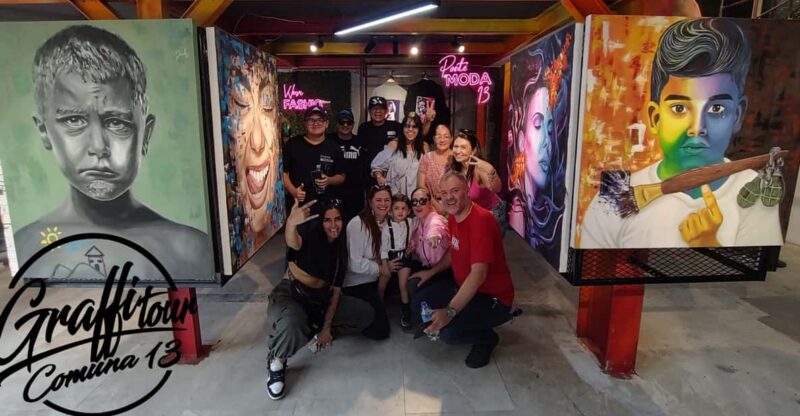 Medellín: Comuna 13 History and Graffiti Walking Tour - Itinerary Details