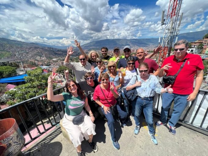 Medellín: Comuna 13 History and Graffiti Walking Tour - Guided Tour by Community Artists