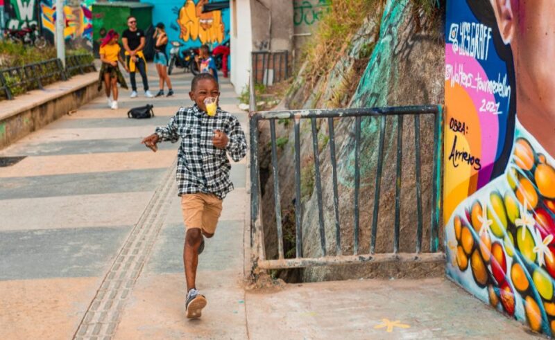 Medellin: Comuna 13 Private Experience - Key Points
